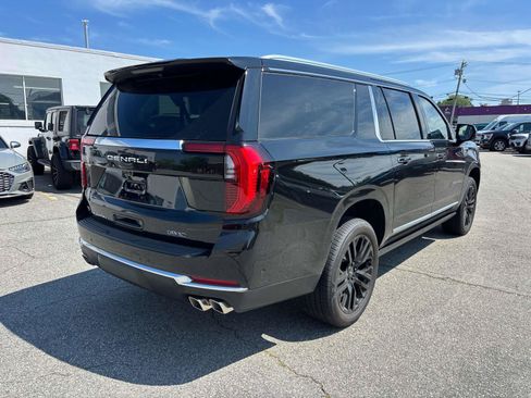 Used 2026 GMC Yukon XL Denali w/ Denali Reserve Package AWD/4WD image 3