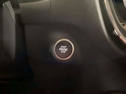 Used 2025 Volvo XC40 B5 Plus image 41