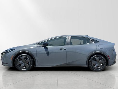 Used 2023 Toyota Prius LE FWD image 7