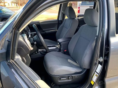 Used 2020 Toyota Tacoma SR5 image 8
