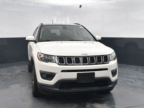 Used 2018 Jeep Compass Latitude w/ Cold Weather Group image 2