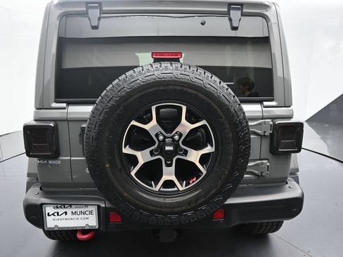 Used 2018 Jeep Wrangler Unlimited Rubicon AWD/4WD image 9