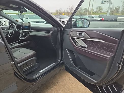 Used 2025 Ford Explorer Platinum w/ LUX Leather Package AWD/4WD image 68