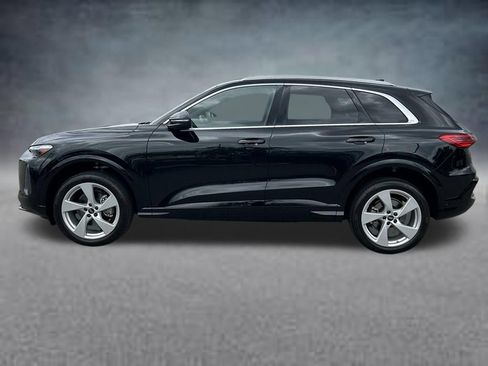 Used 2025 Audi Q5 Premium Plus AWD/4WD image 2