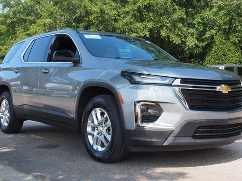 Used 2023 Chevrolet Traverse LS FWD image 1