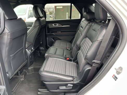 Used 2025 Ford Explorer ST-Line w/ ST-Line Street Pack AWD/4WD image 13