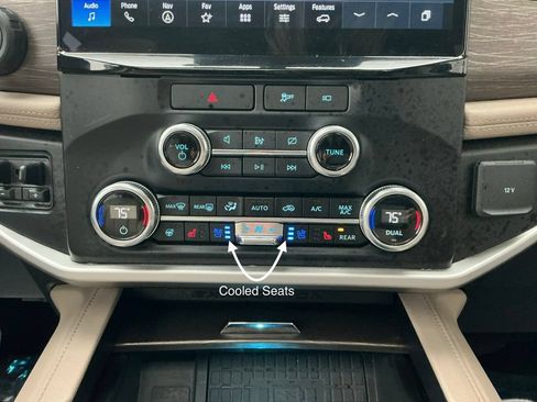 Used 2023 Ford Expedition Limited AWD/4WD image 16