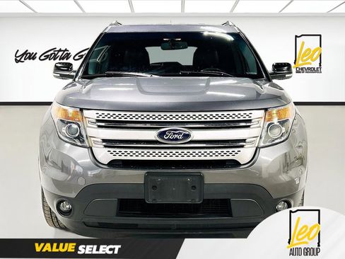 Used 2014 Ford Explorer XLT w/ Equipment Group 202A image 2