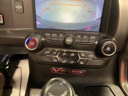 Used 2018 Chevrolet Corvette Stingray Coupe w/ 1LT RWD image 17