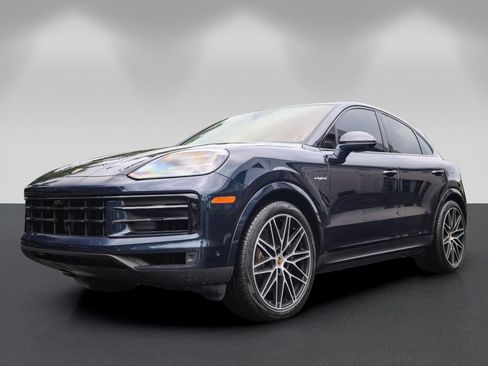 Used 2024 Porsche Cayenne Coupe AWD/4WD image 7