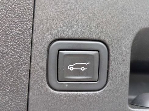 Used 2023 Cadillac XT4 Premium Luxury w/ Technology Package FWD image 13