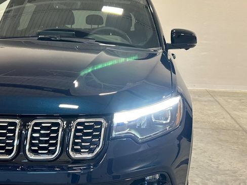Used 2024 Jeep Compass Limited w/ Elite Group AWD/4WD image 10