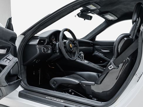 Used 2019 Porsche 911 GT3 RS RWD image 3