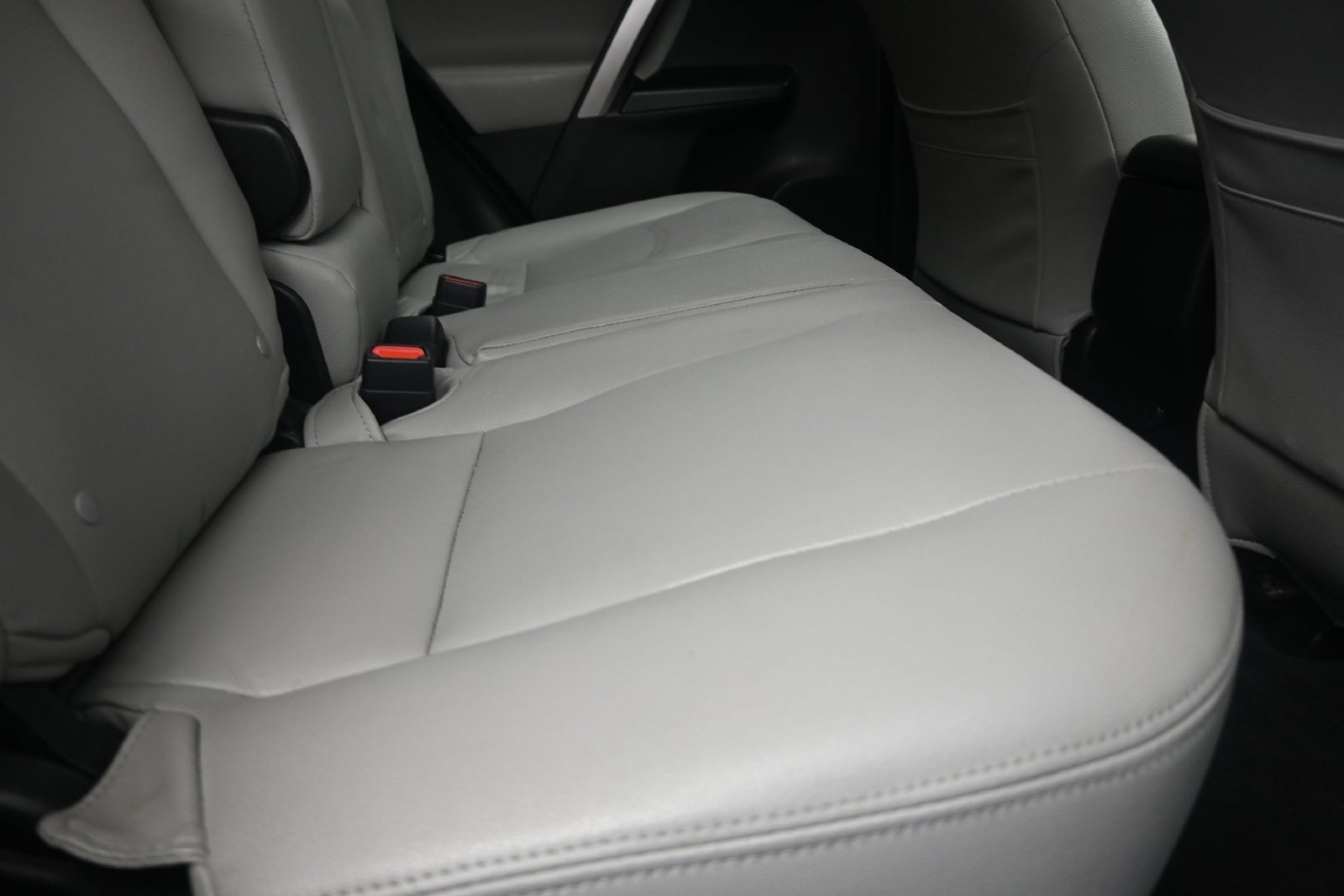 Used 2018 Toyota RAV4 LE FWD image 22