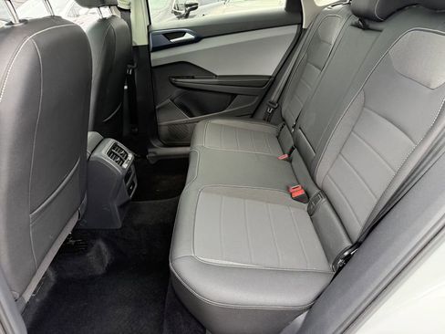 Used 2024 Volkswagen Taos SE image 25