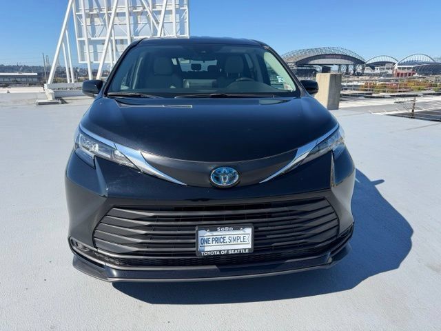 Used 2023 Toyota Sienna LE FWD image 8