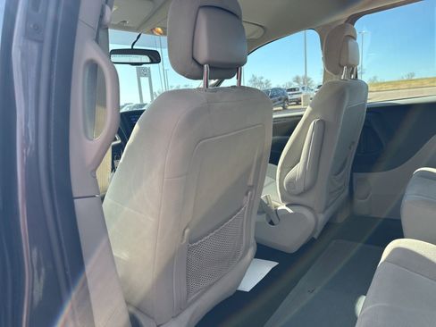 Used 2015 Dodge Grand Caravan American Value Package w/ UConnect Hands-Free Group FWD image 17