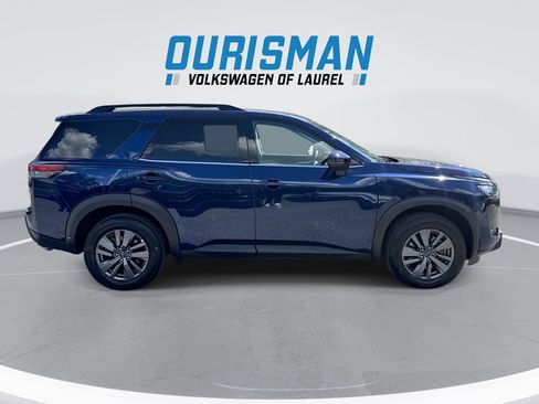 Used 2025 Nissan Pathfinder SV FWD image 9