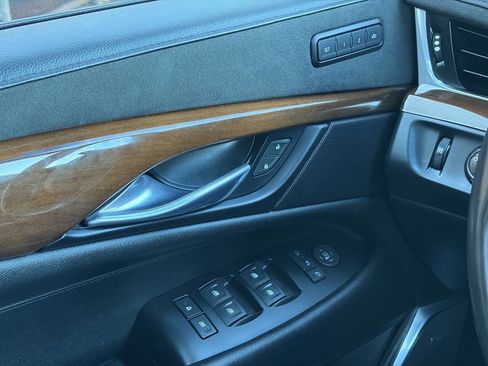 Used 2019 Cadillac Escalade Luxury image 16