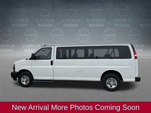 Used 2023 Chevrolet Express 3500 LS image 3