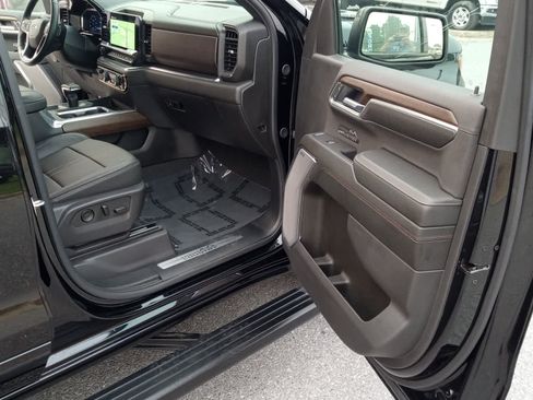 Used 2025 Chevrolet Silverado 1500 High Country w/ Midnight Edition AWD/4WD image 38