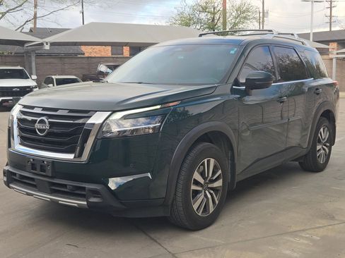 Used 2024 Nissan Pathfinder SL image 11