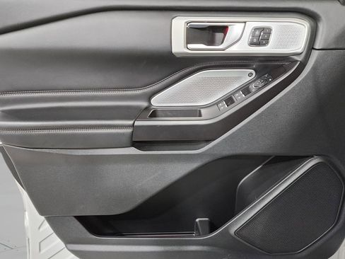 Used 2020 Ford Explorer Platinum w/ Premium Technology Package AWD/4WD image 24