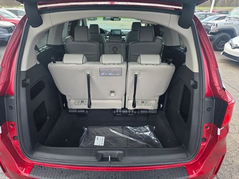 New 2026 Honda Odyssey Touring image 17