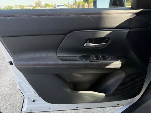 New 2026 Nissan Kicks SR w/ SR Premium Package FWD image 19