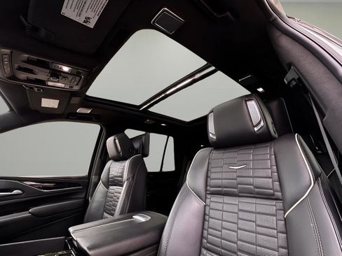 Used 2024 Cadillac Escalade V AWD/4WD image 19