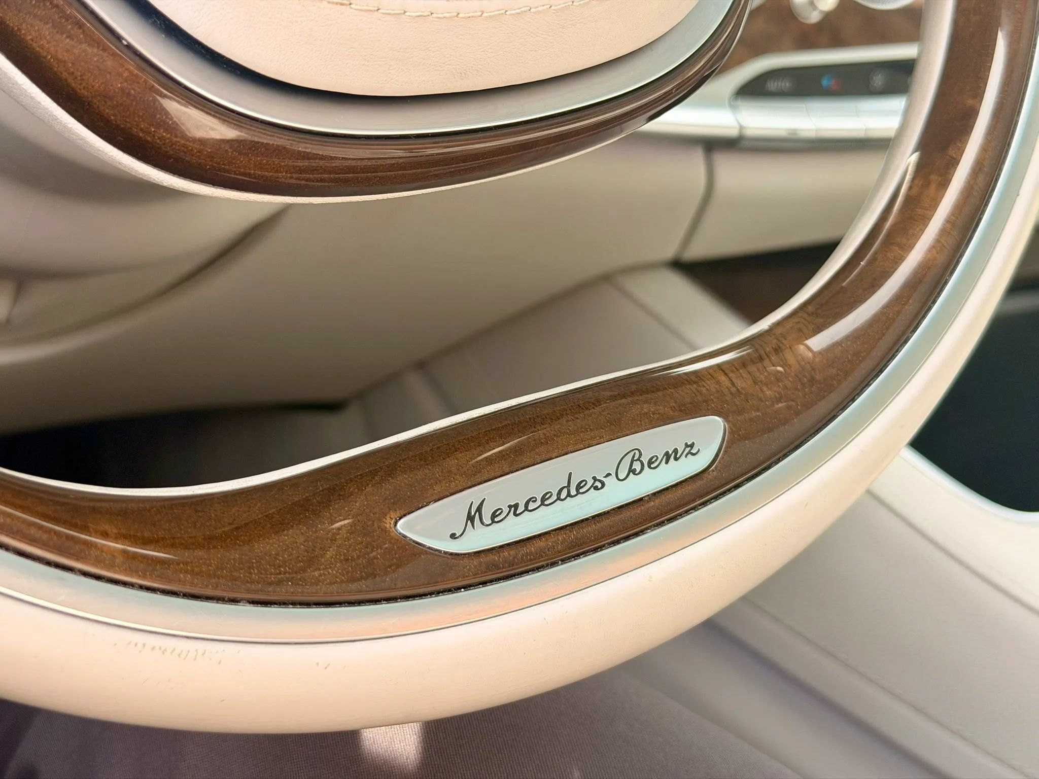 Used 2015 Mercedes-Benz S 550 4MATIC Sedan image 25