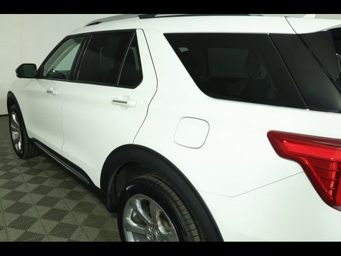 Used 2020 Ford Explorer Platinum w/ Premium Technology Package image 19