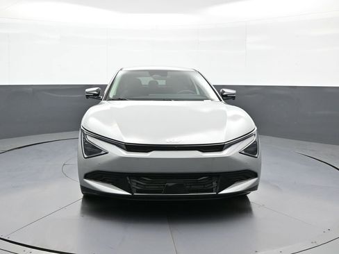 New 2025 Kia EV6 Wind image 2