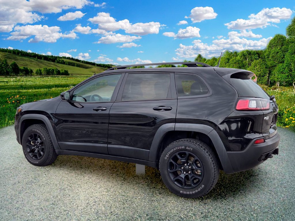 Certified 2022 Jeep Cherokee Latitude w/ Sun & Sound Group AWD/4WD image 4