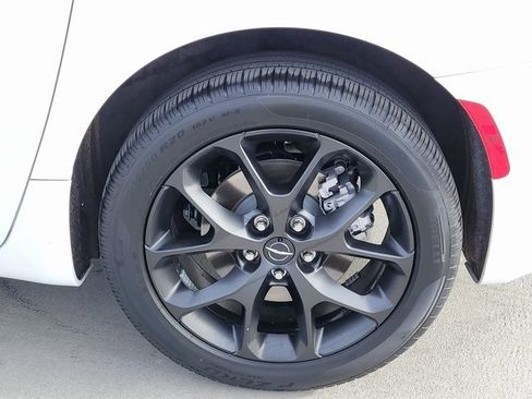 Used 2024 Chrysler Pacifica Touring-L w/ S Appearance Package image 16