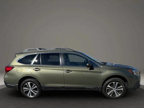 Used 2018 Subaru Outback 3.6R Limited AWD/4WD image 2