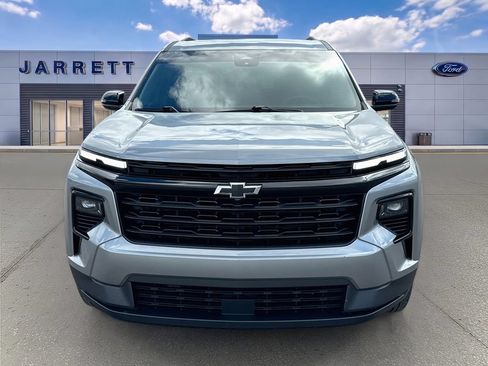 Used 2026 Chevrolet Traverse LT w/ Midnight/Sport Edition FWD image 2