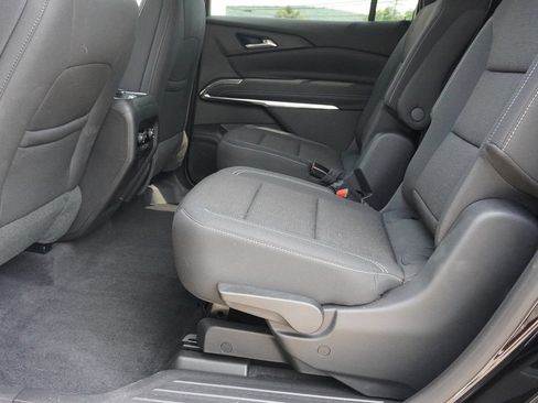Used 2025 Chevrolet Traverse LT AWD/4WD image 32