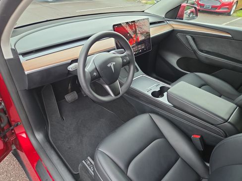 Used 2024 Tesla Model Y Long Range AWD/4WD image 15