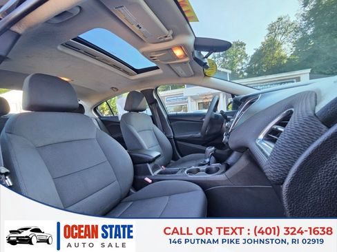 Used 2017 Chevrolet Cruze LT w/ Sun And Sound Package FWD image 14
