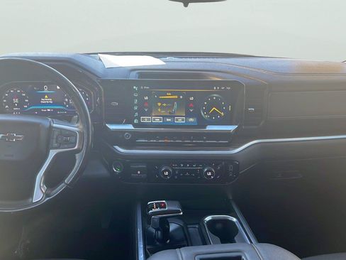 Used 2022 Chevrolet Silverado 1500 RST AWD/4WD image 9