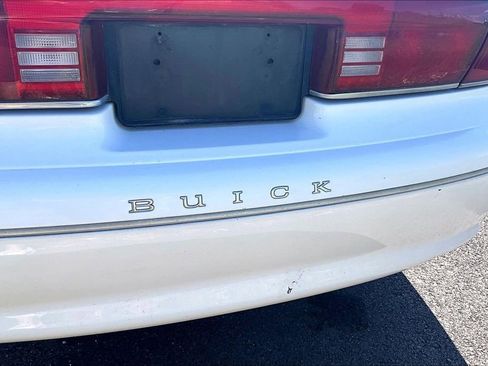 Used 2001 Buick Century Limited w/ Luxury Pkg FWD image 3