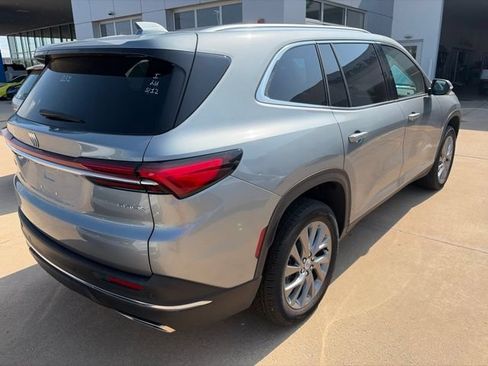 Used 2025 Buick Enclave Preferred FWD image 19