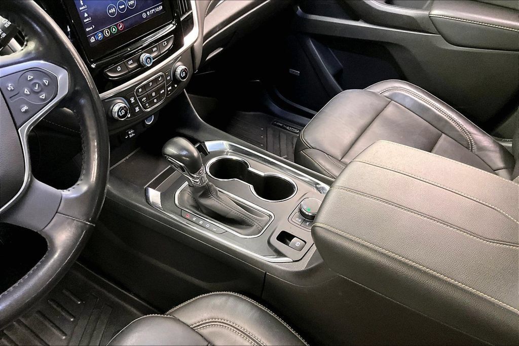 Used 2021 Chevrolet Traverse RS FWD image 16
