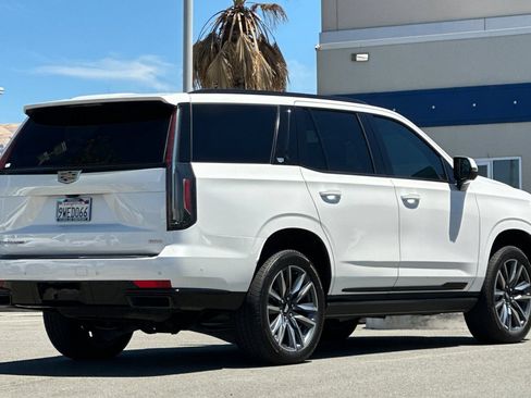 Used 2022 Cadillac Escalade Sport Platinum AWD/4WD image 4