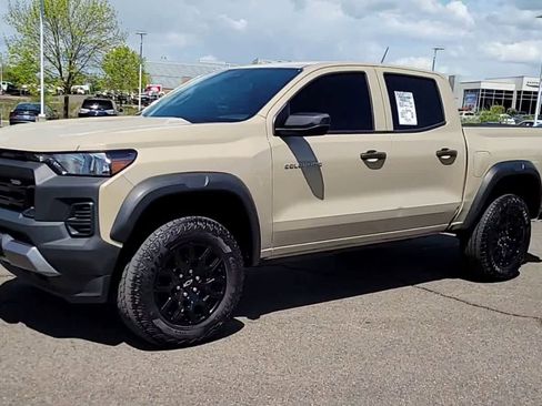 Used 2024 Chevrolet Colorado Trail Boss w/ Advanced Trailering Package AWD/4WD image 4