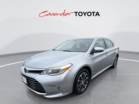 Certified 2018 Toyota Avalon XLE image 1