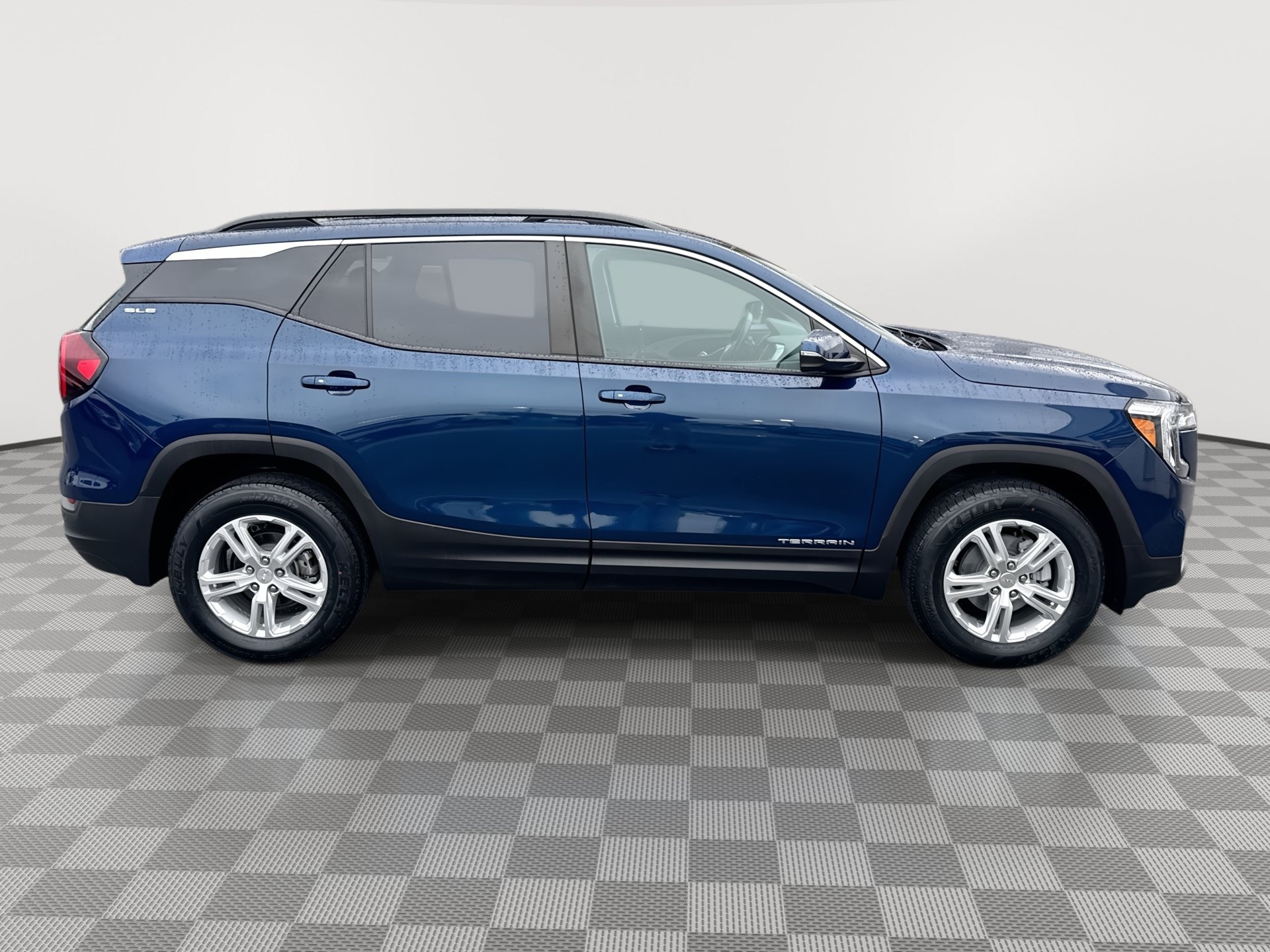 Certified 2022 GMC Terrain SLE w/ Driver Convenience Package AWD/4WD image 9