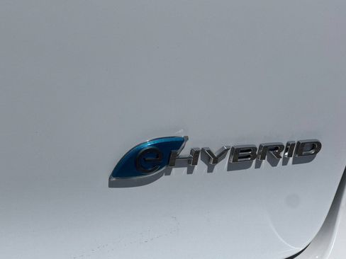 Used 2023 Chrysler Pacifica Touring-L FWD image 28