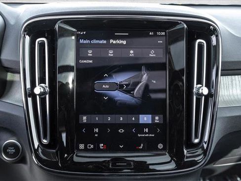 Used 2023 Volvo XC40 B5 Ultimate w/ Protection Package Premier image 19